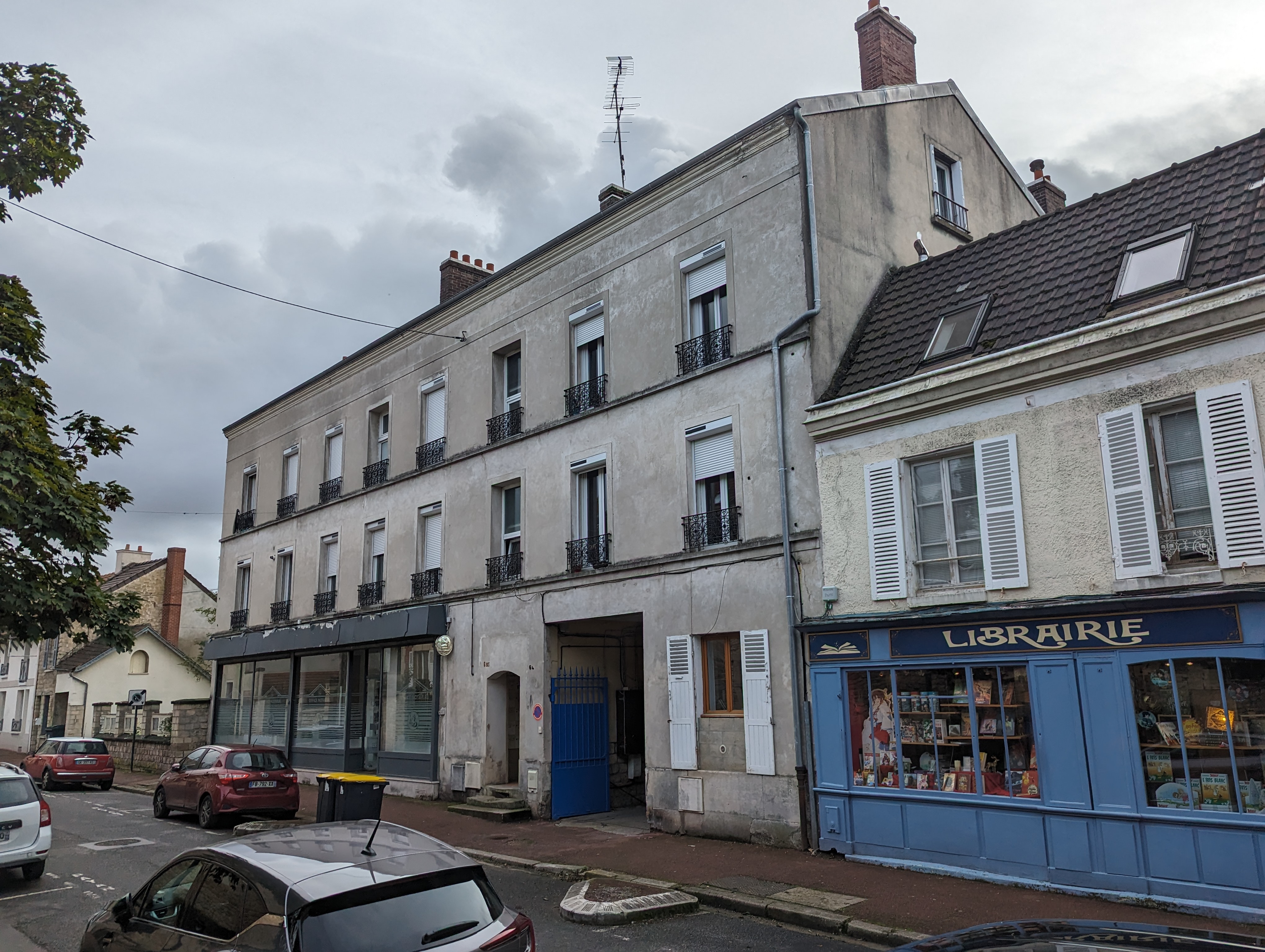 PETITS COLLECTIFS DE CENTRE-BOURG Caue 95 conseil architecture france 