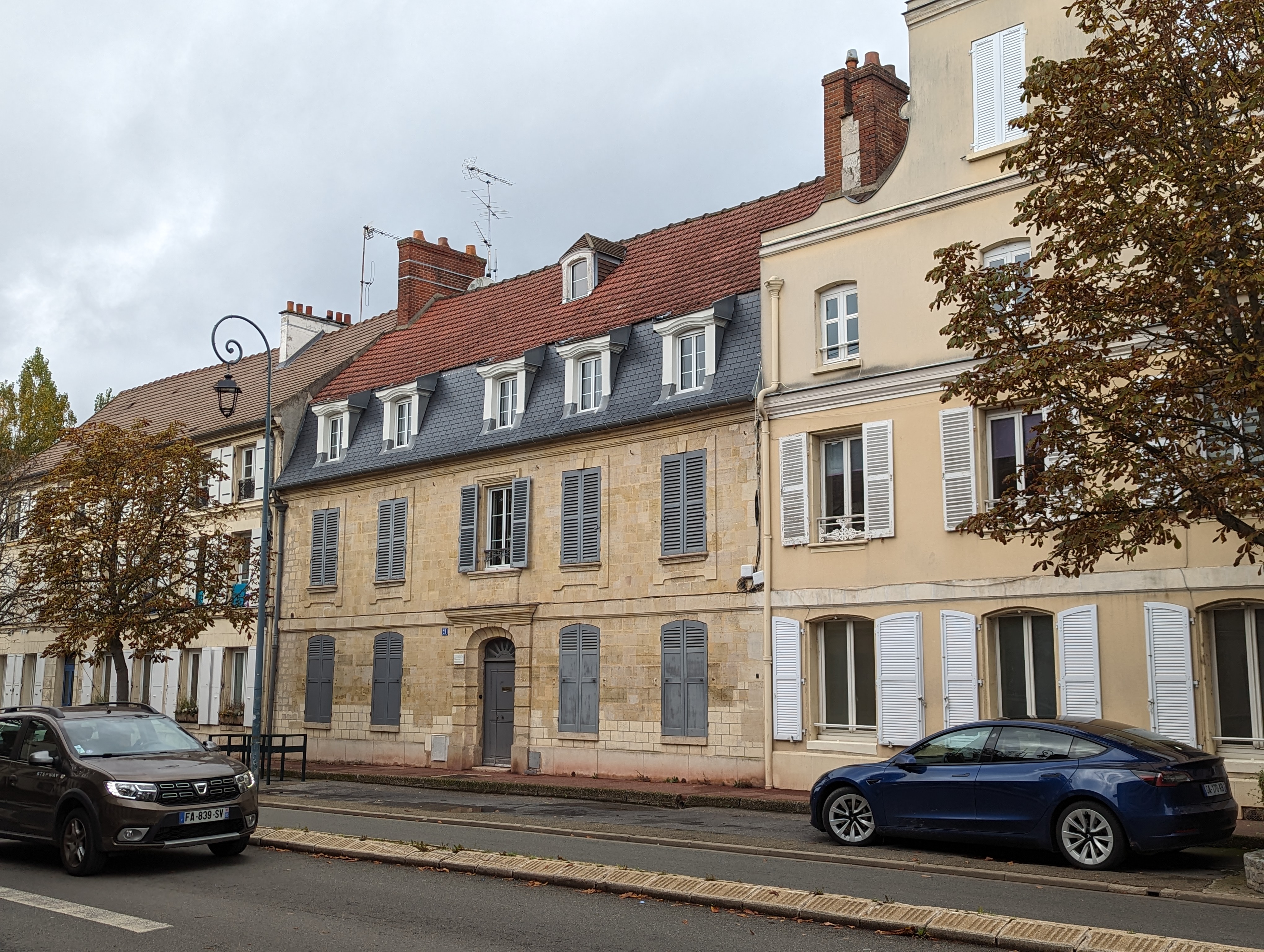 PETITS COLLECTIFS DE CENTRE-BOURG Caue 95 conseil architecture france 