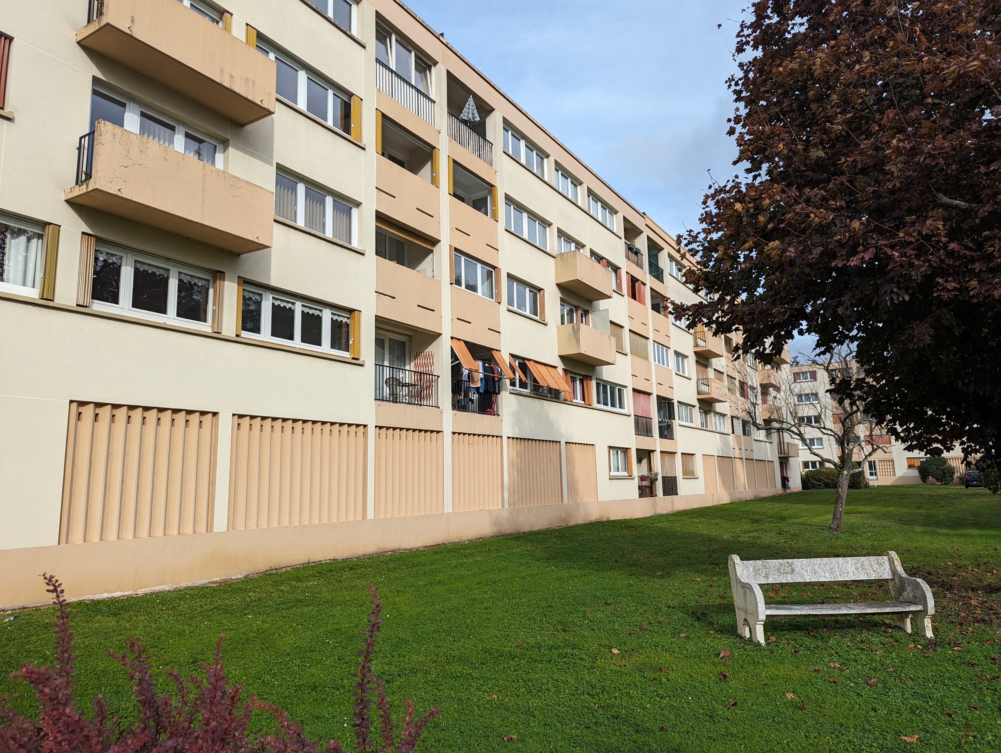 IMMEUBLES COLLECTIFS TYPE BARRE/PLOT Caue 95 conseil architecture france 