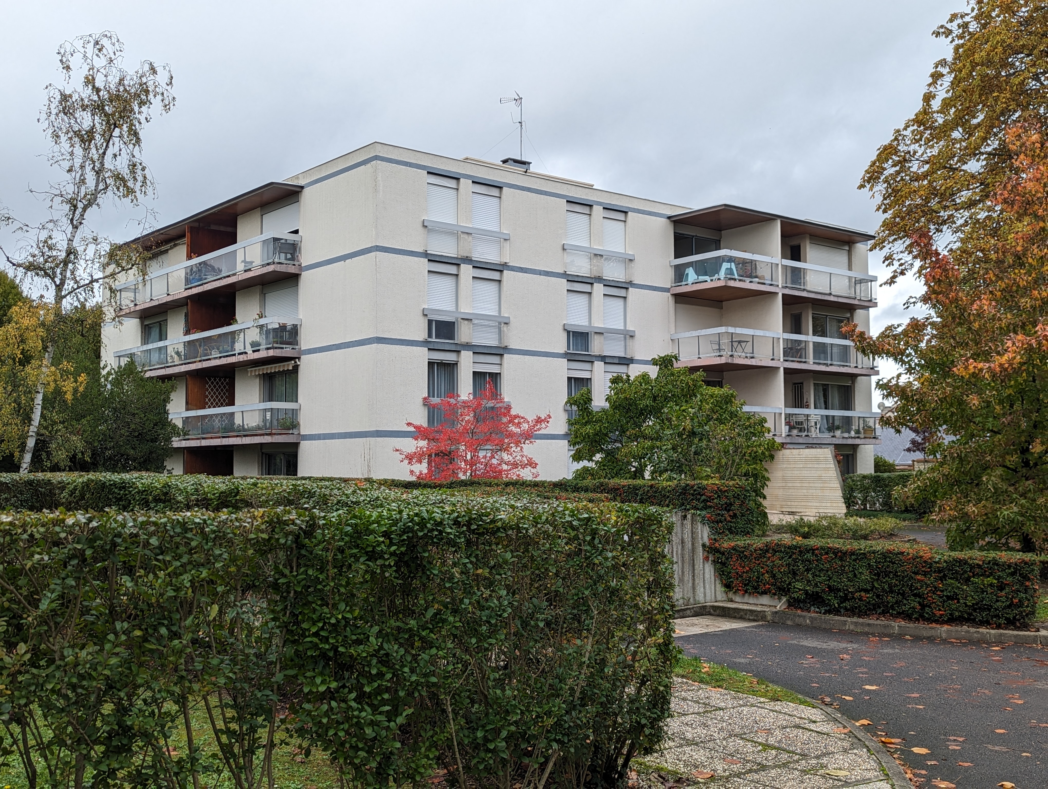 IMMEUBLES COLLECTIFS TYPE BARRE/PLOT Caue 95 conseil architecture france 