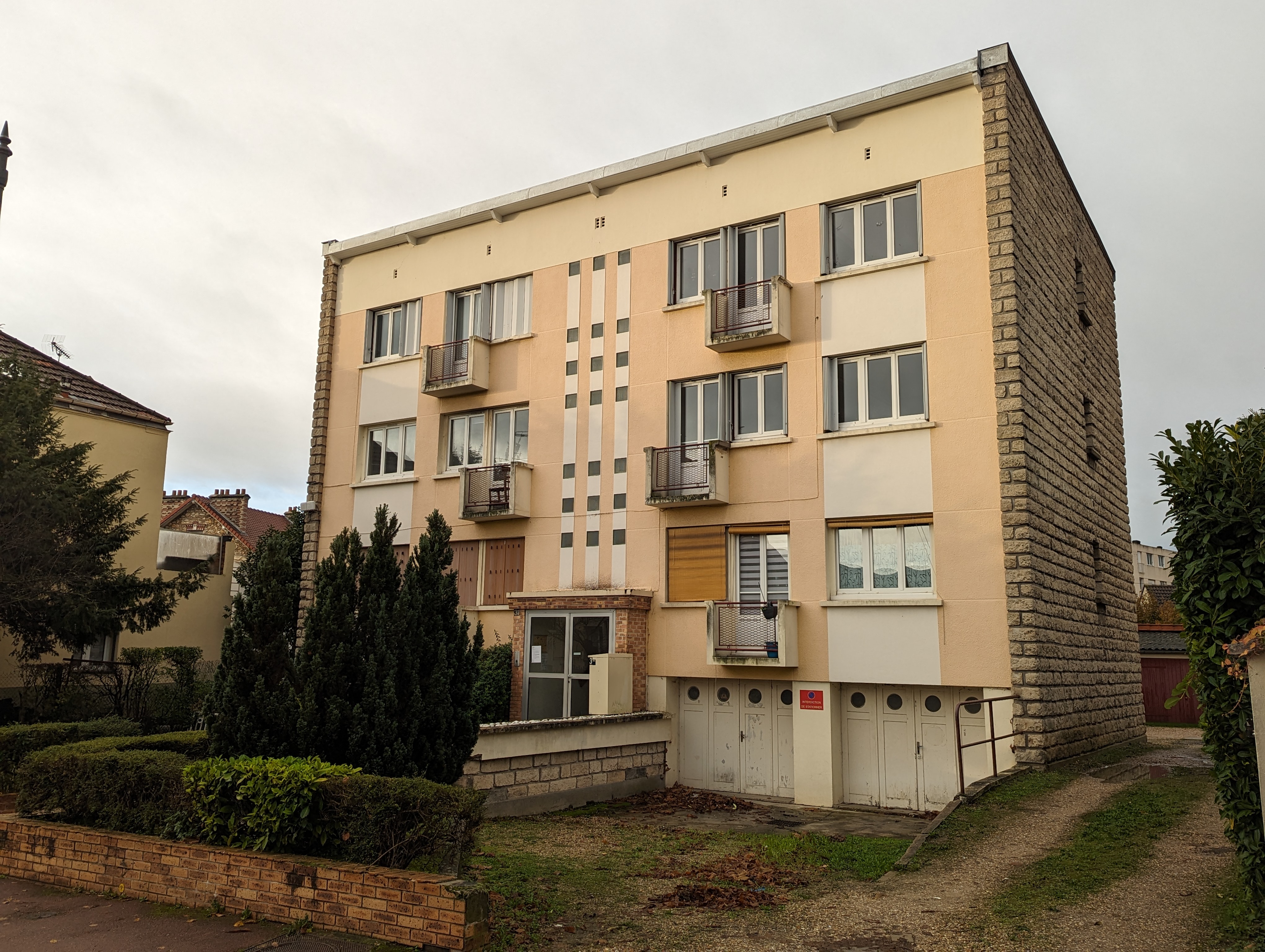 IMMEUBLES COLLECTIFS TYPE BARRE/PLOT Caue 95 conseil architecture france 