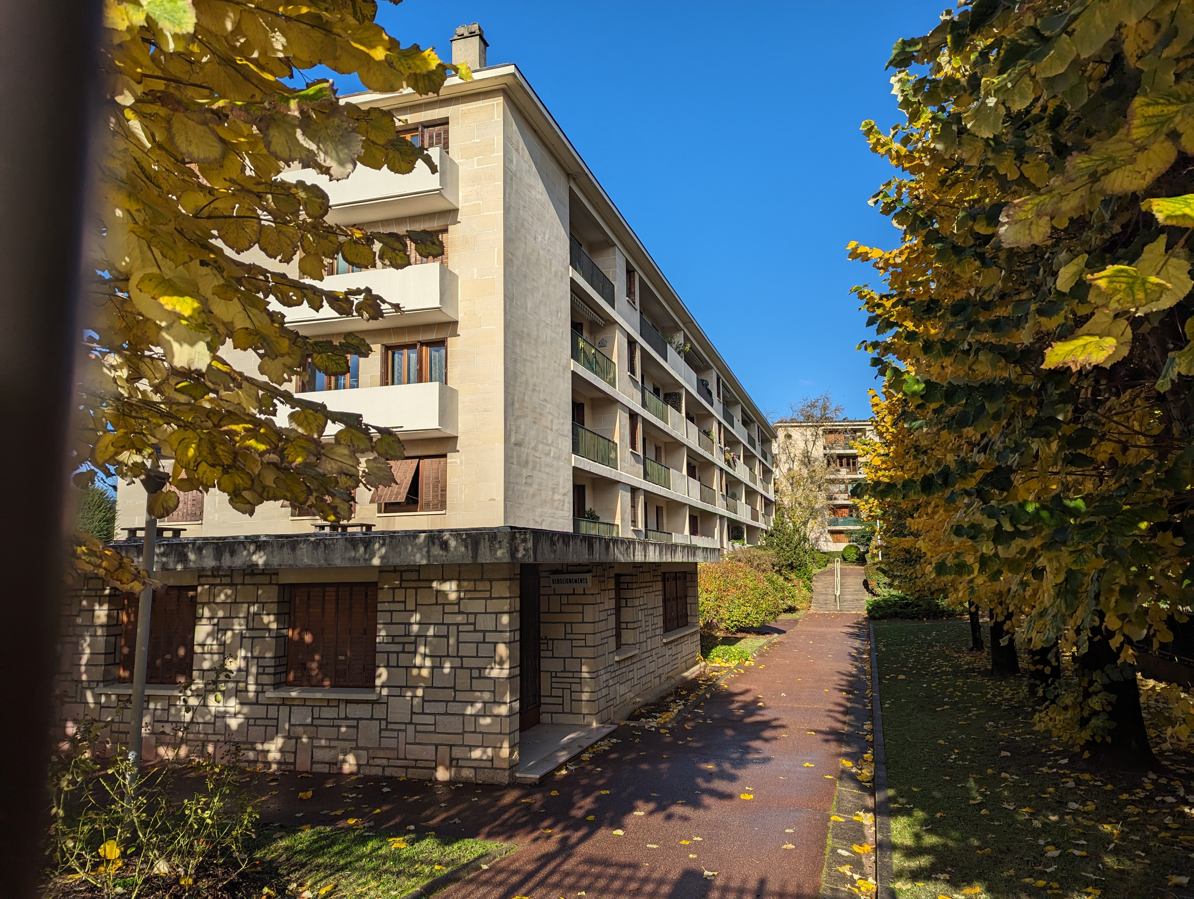 IMMEUBLES COLLECTIFS TYPE BARRE/PLOT Caue 95 conseil architecture france 