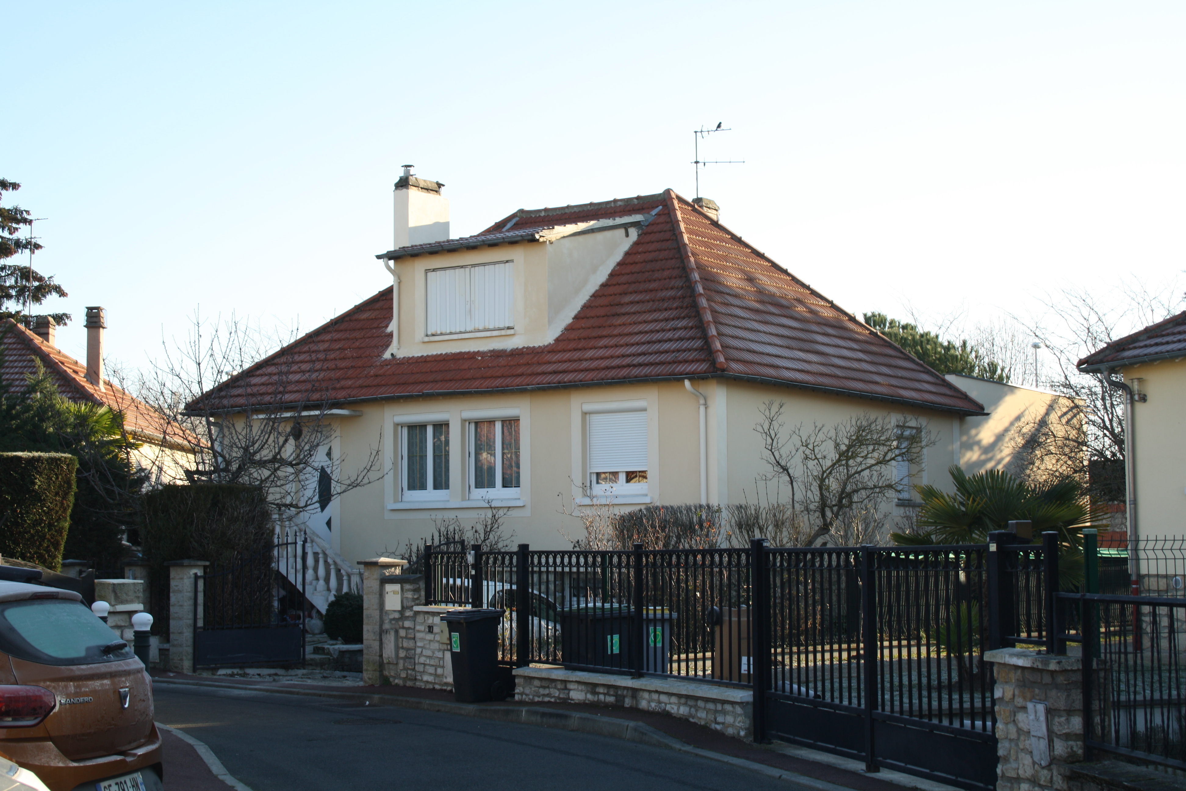 MAISON PÉRIURBAINE DE LA RECONSTRUCTION Caue 95 conseil architecture france 